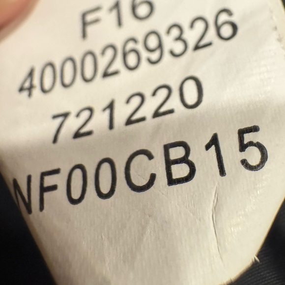 The North Face Women's Black Long Puffer Jacket Slim Fit - Picture 14 of 14